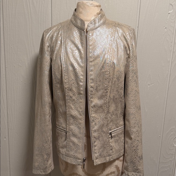 Chico ‘s Python Faux-Leather Moto Jacket size 1 Color cream - Picture 3 of 12